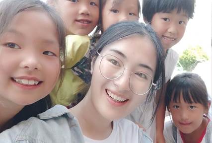 说明: G:\2020-2021学年(下)\员工资助\第六届老员工“自强之星”评选活动\新闻稿\冯薇.jpg